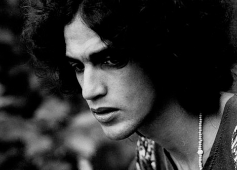 Caetano Veloso, objeto não identificado &#8211; por Pedro Duarte