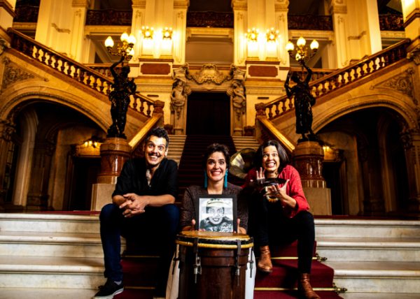 Goma-Laca e os cantos de Elsie Houston